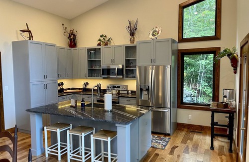 Fairview Cabin | Stunning Mountain-Modern Cabin Close to Asheville w/Hot Tub