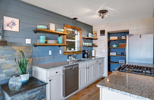 Hiawassee Cabin | Stunning mountain top panoramic view getaway cabin
