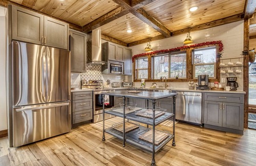 Chalet Village North Cabin | Stunning Mountain Views Brand New Cabin