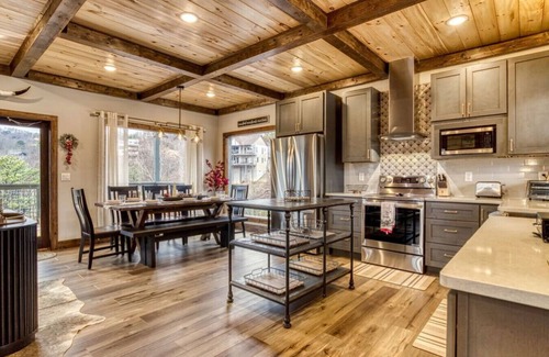 Chalet Village North Cabin | Stunning Mountain Views Brand New Cabin