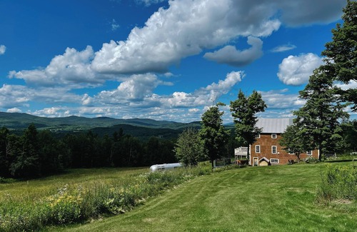 Roxbury House | Stunning Mountain View Home