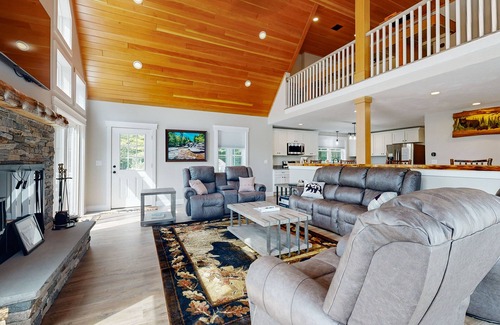 Intervale House | Stunning Mountain View Home: In the heart of outdoor entertainment