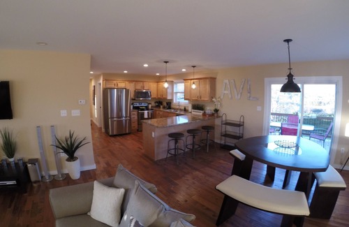 Alexander House | Stunning Mountain Views & Minutes to Downtown! Check out the Reviews