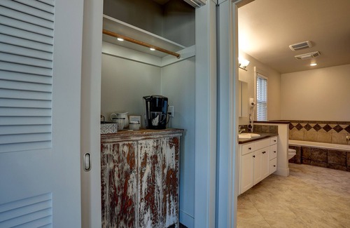 Sisters House | Stunning Mountain View Home In Sisters! Walk to town!