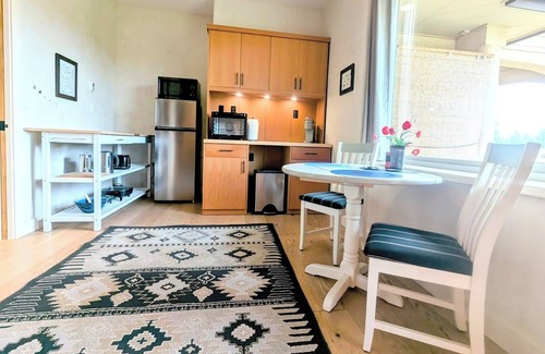 Bend Apartment | Stunning mountain views, quiet, peaceful, unique, private attached guest suite