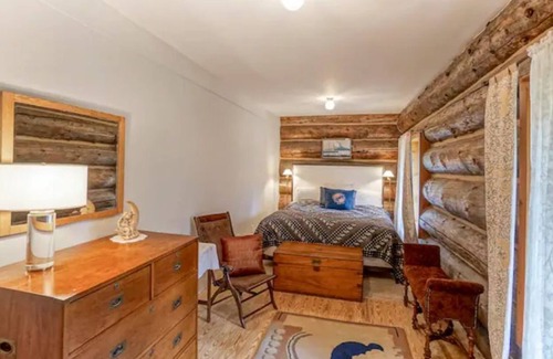 Gold Hill House | Stunning Mountain Views from Private & Tranquil Tudor Log Home