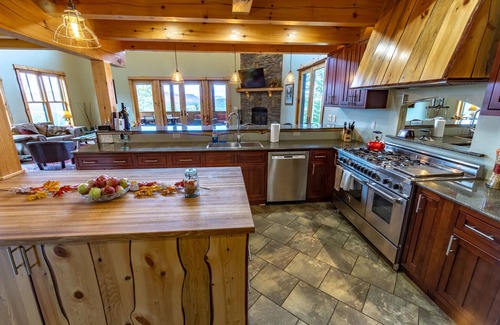 North Creek House | Stunning Mountaintop Retreat with High End Amenities and Four Fireplaces