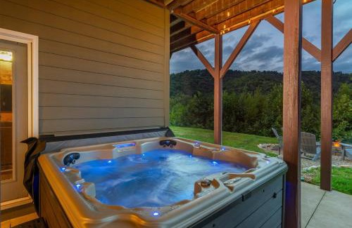 Hemphill Heights House | Stunning Mtn Views Hot Tub Fire Pit Sleeps 8