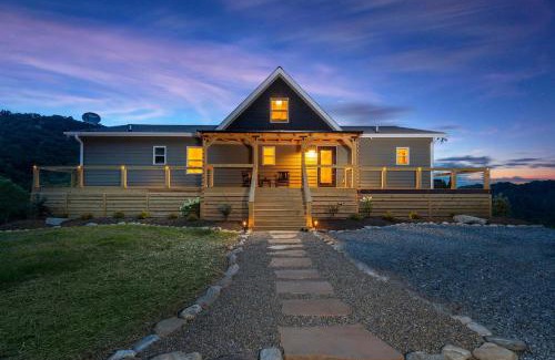 Hemphill Heights House | Stunning Mtn Views Hot Tub Fire Pit Sleeps 8