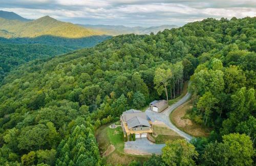 Hemphill Heights House | Stunning Mtn Views Hot Tub Fire Pit Sleeps 8