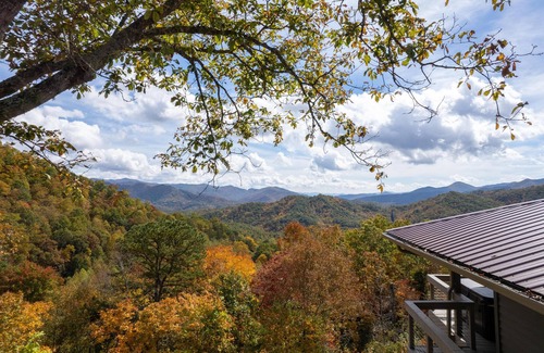 Bryson City Cabin | Stunning Mtn Views/Private/Sparkling Hot Tub/WI-FI