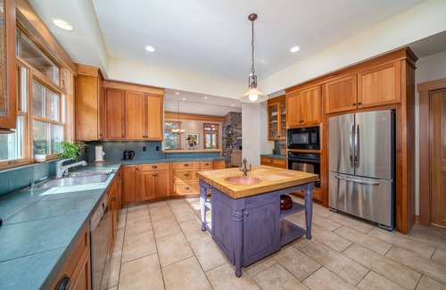 Murphys House | Stunning Murphys Villa, Views, AC and Pet Friendly, Sleeps 10