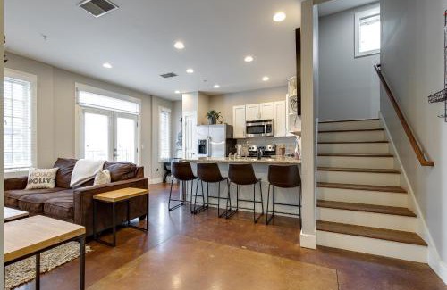 West End Apartment | Stunning Nashville Condo Minutes from Broadway