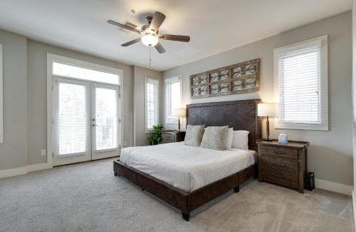 West End Apartment | Stunning Nashville Condo Minutes from Broadway