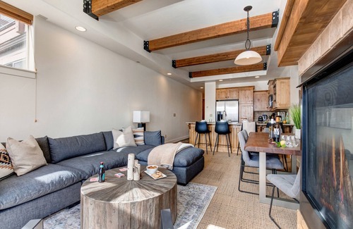 Kimball Junction House | Stunning Nature Preserve & Mountain Views - Newpark Village + Hot tub at Park City Newpark Trail