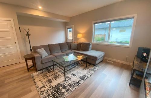 East Kootenay House | Stunning New 3 Bedroom Mountain View Condo