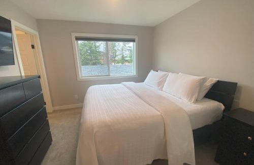 East Kootenay House | Stunning New 3 Bedroom Mountain View Condo