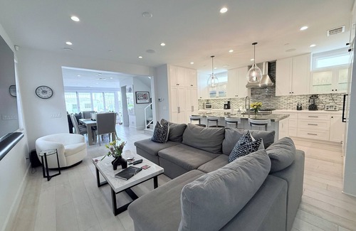 Balboa Island House | Stunning New Home on Balboa Island, Newport Beach, Monthly Rental
