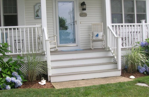 Buzzards Bay House | Stunning Newer Cape Cottage Overlooks Broad Cove in Onset