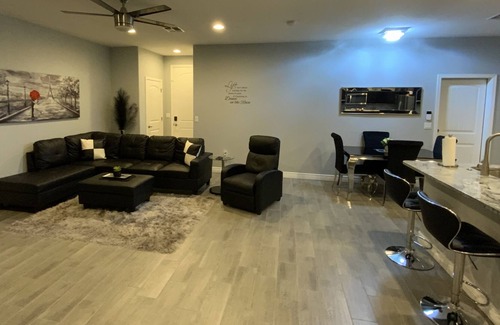 Kingman House | Stunning Newer Townhome By Route 66 & Krmc for Medical Professionals!