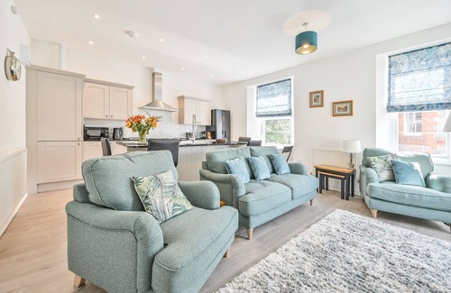 Torquay Apartment | Stunning, newly refitted apartment is a quiet location perfect for exploring all that The English Ri
