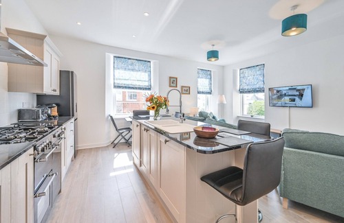 Torquay Apartment | Stunning, newly refitted apartment is a quiet location perfect for exploring all that The English Ri