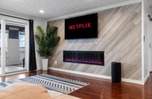 Traverse City House | Stunning Newly Renovated Modern Beach House - 7633