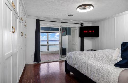Traverse City House | Stunning Newly Renovated Modern Beach House - 7633
