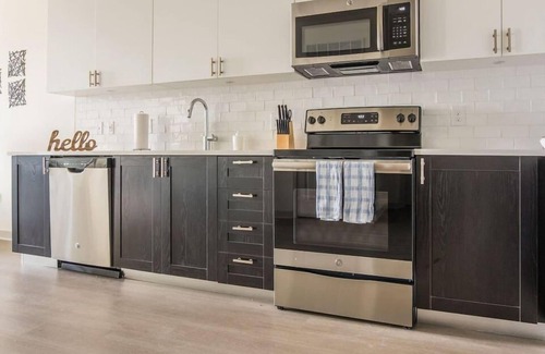 Downtown Louisville Apartment | Stunning Nulu 1BR CozySuites 01