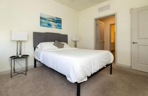 Downtown Louisville Apartment | Stunning Nulu 1BR CozySuites 06