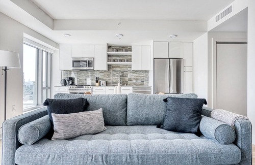 Downtown Oakland Apartment | Stunning Oakland 1BR w/AC, W/D, Sky Deck, next to BART, by Blueground
