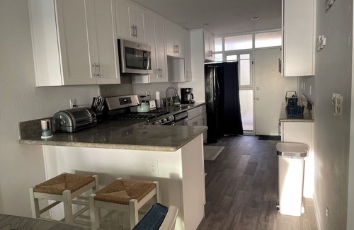 Mission Beach Condo | Stunning oceanfront retreat right on the Mission Beach Boardwalk! Parking!