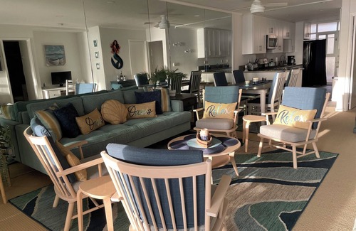 Mission Beach Condo | Stunning oceanfront retreat right on the Mission Beach Boardwalk! Parking!