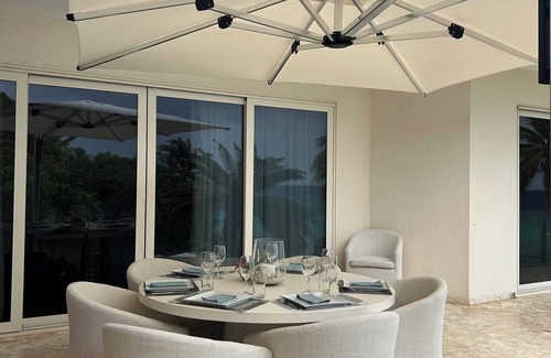Palm Beach House | Stunning Oceanfront Villa, 8BR, Private Pool & Beach Access