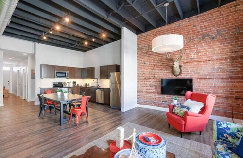 Detroit House | Stunning One Of A Kind 6 BDRM Loft Sleeps 15