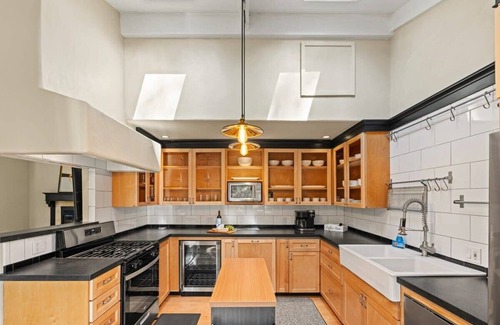 Monterey House | Stunning outdoor space 5 min to Aquarium and Golf