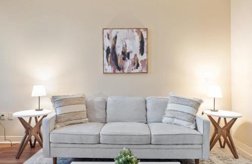 Downtown Pittsburgh Apartment | Stunning Panoramas 1-Bedroom Deluxe Central Pittsburgh