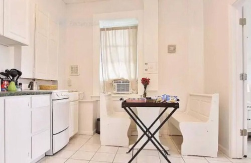 Port Ewen Apartment | Stunning, Panoramic Riverview in Victorian Home