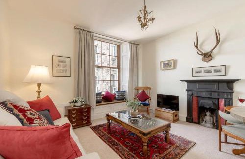 Old Town Apartment | Stunning Panoramic Views: Heart of the Royal Mile