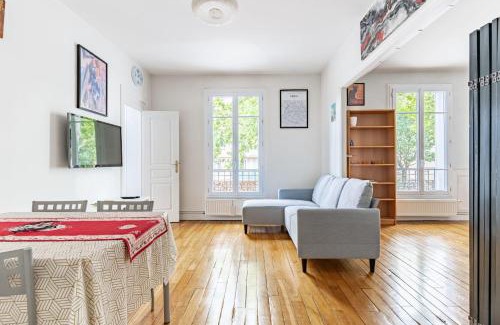Cachan Apartment | Stunning Parkview Apartment close to Paris