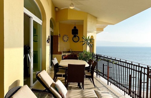 Marina Vallarta Condo | Stunning penthouse