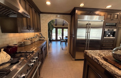 Calabasas House | Stunning Pool Resort in Calabasas! 5BDs & 4BAs