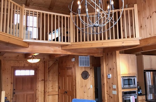 Lee House | Stunning Post & Beam home minutes from Lenox, Stockbridge and Tanglewood!