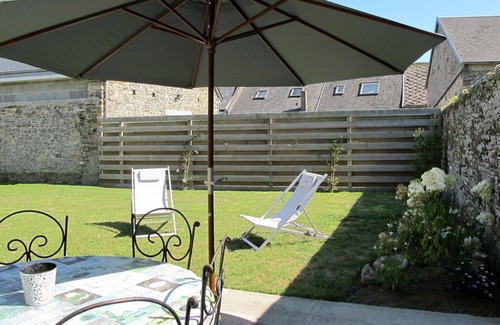 Bretteville-sur-Ay House | Stunning private villa for 6 guests with WIFI, TV, terrace and pets allowed