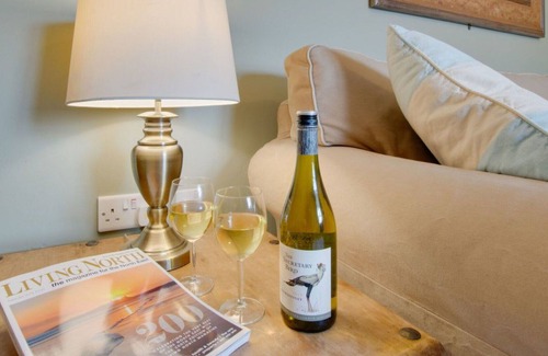 Wooler House | Stunning private villa for 8 guests with WIFI, TV, patio, pets allowed, panoramic view and parking