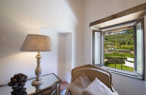 Panzano in Chianti Villa | Stunning private villa with WIFI, A/C, private pool, hot tub, TV, patio, close to Greve In Chianti