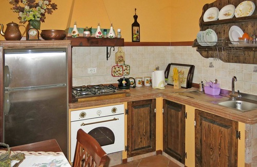 Villa Collemandina Villa | Stunning private villa for 7 people with WIFI, private pool, TV, patio, pets allowed and parking