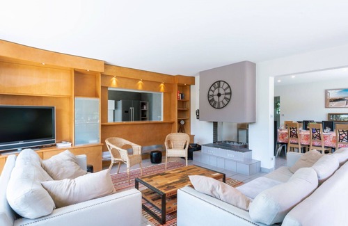 Agon-Coutainville House | Stunning private villa for 12 guests with TV, terrace, pets allowed and parking