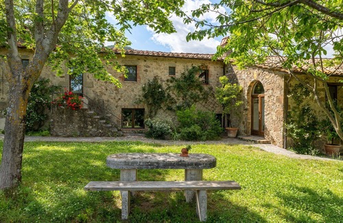 Arcidosso Villa | Stunning private villa for 16 guests with WIFI, private pool and parking
