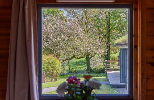 Brazzacott House | Stunning private villa for 4 guests with WIFI, hot tub, TV, terrace, pets allowed and panoramic .